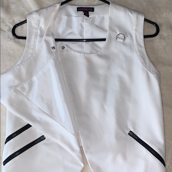 Blazer - Picture 3 of 4